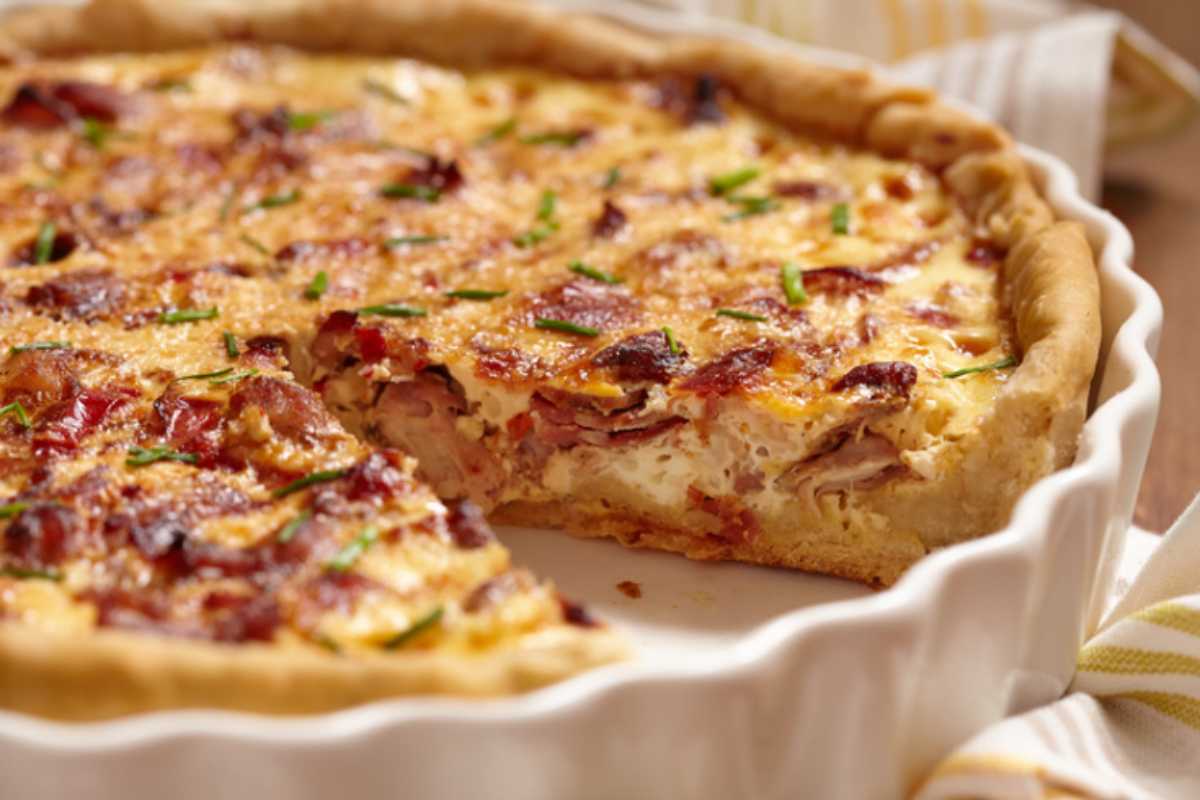 pirofila con torta rustica di ricotta e pancetta