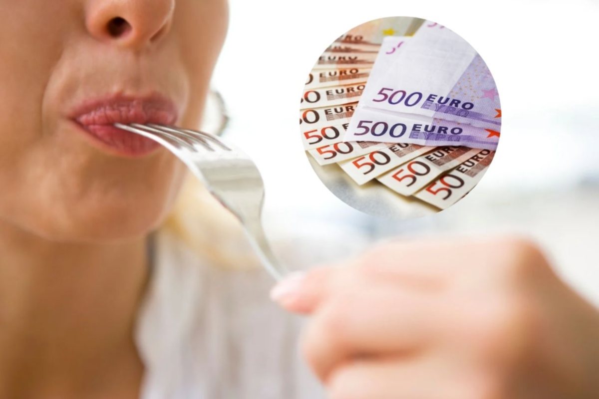 donna con la forchetta in bocca e diverse banconote di euro in un riquadro