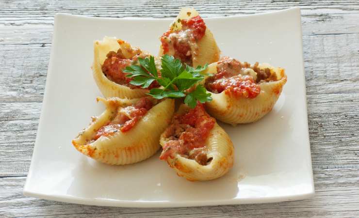 conchiglioni ripieni alla parmigiana