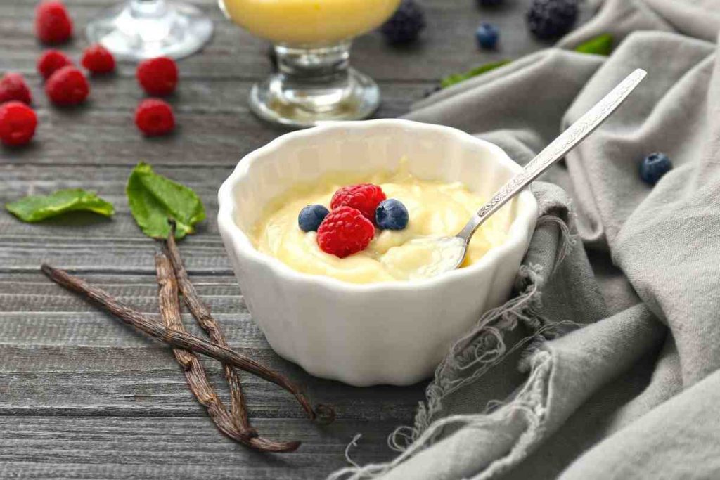 budino alla vaniglia con frutti rossi