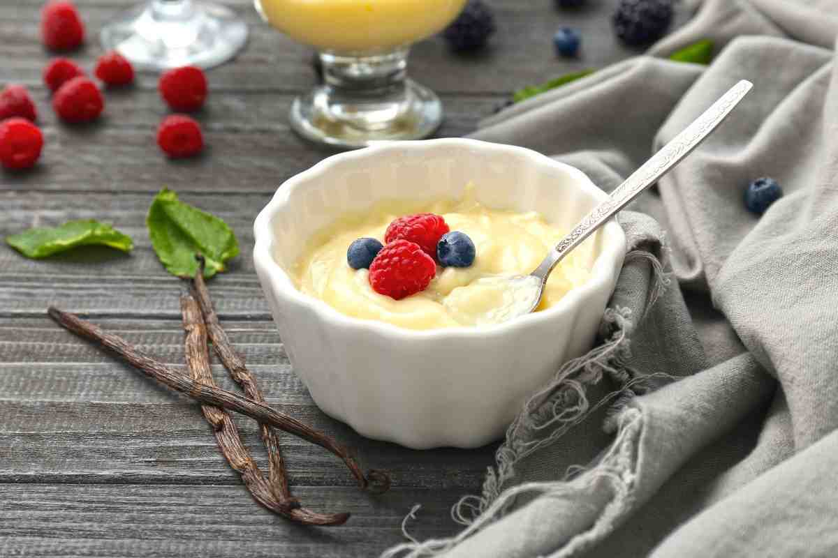 budino alla vaniglia con frutti rossi