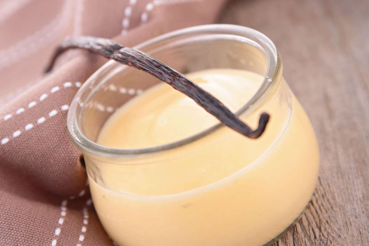 crema alle uova con vaniglia