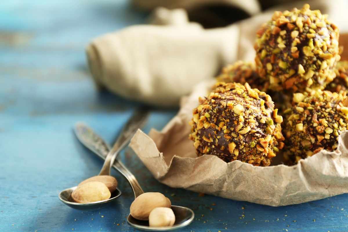 Palline di cioccolato e granella di pistacchio