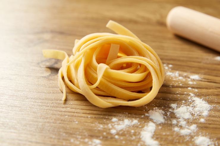 fettuccine crude