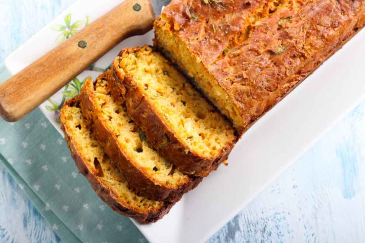 torta salata tagliata a fette