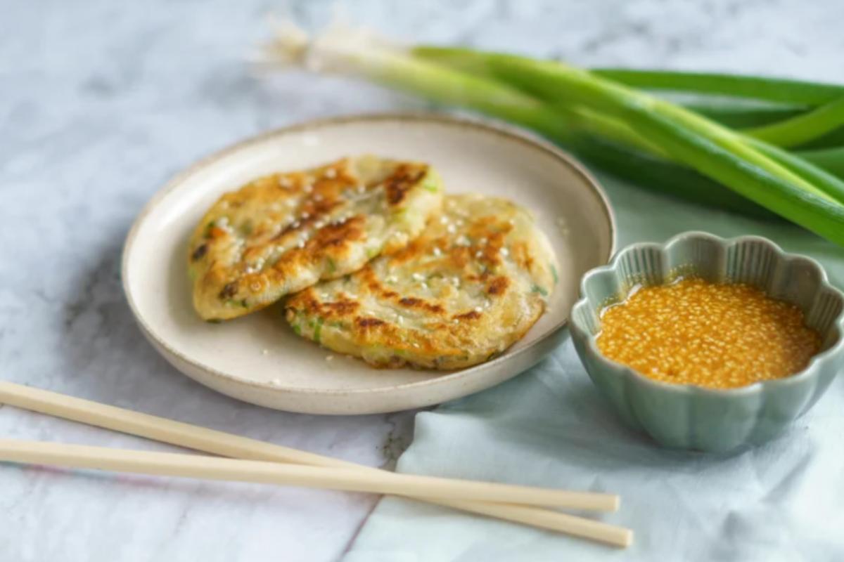 piatto con focaccine di zucchine