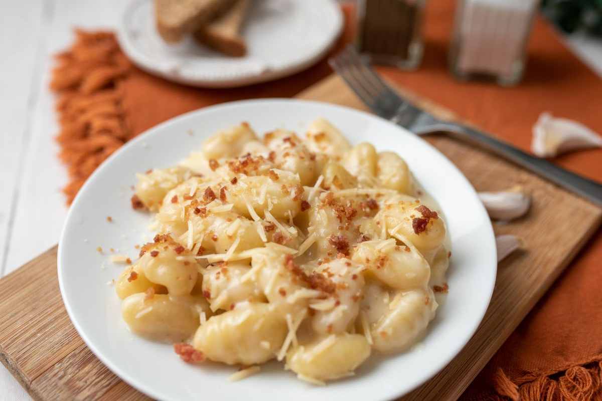 gnocchi cremosi con pangrattato