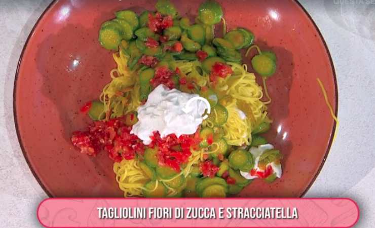 tagliolini fiori di zucca, pomodori e stracciatella