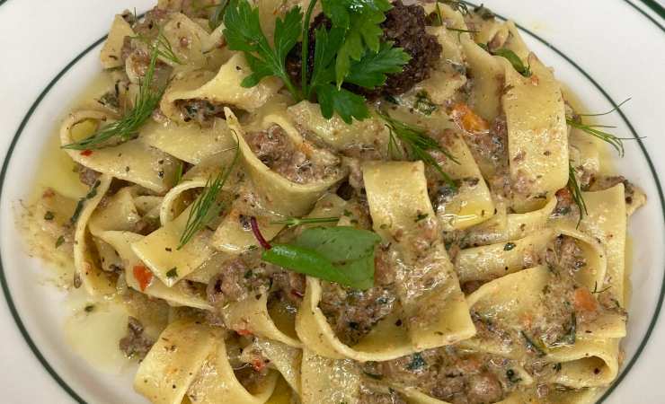 tagliatelle con salsiccia