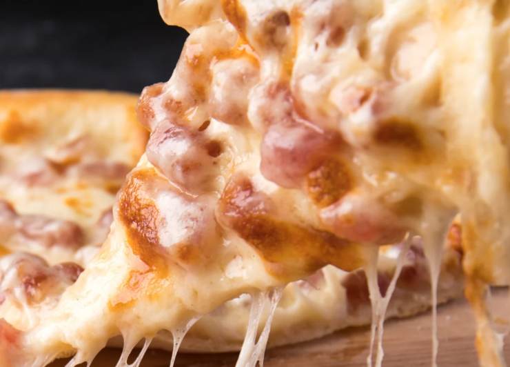 fetta di pizza con carne macinata