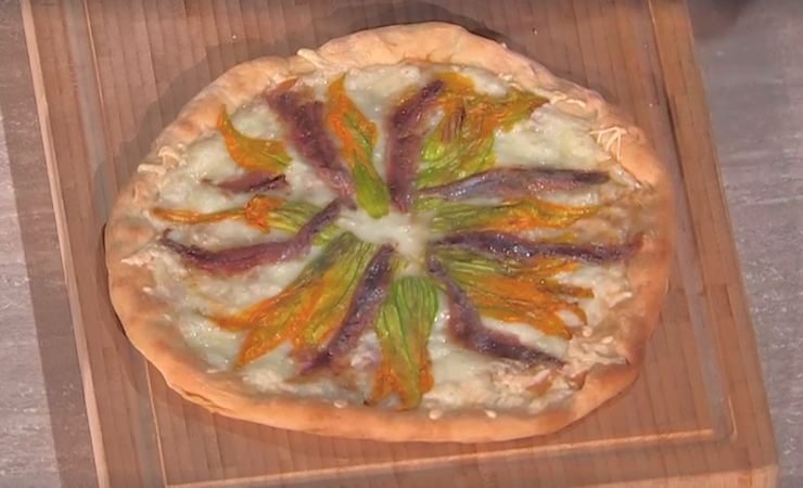 pizza con fiori di zucca e alici