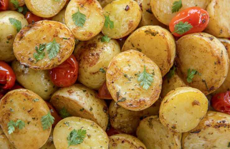 Patate spezie e pomodorini 