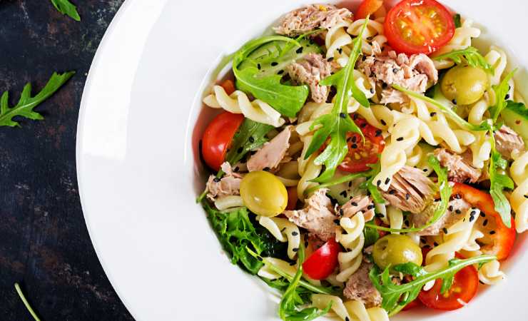 pasta fredda tonno pomodori rucola
