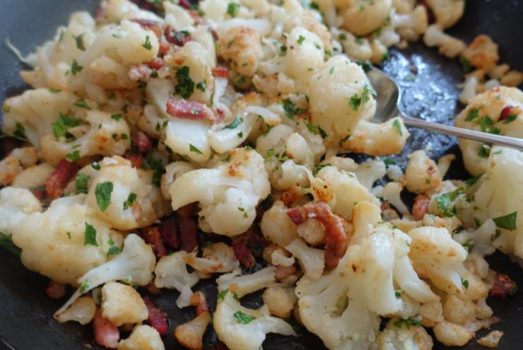 cavolfiore cotto in padella con pezzetti di prosciutto