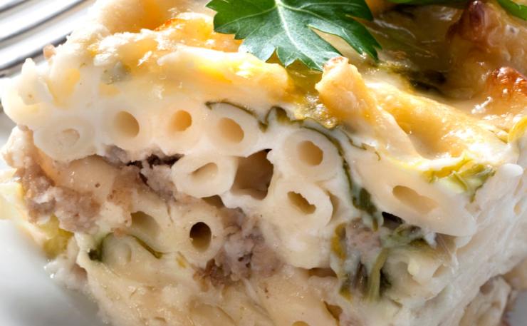 fetta di frittata di pasta con besciamella