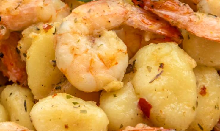 gnocchi conditi con gamberetti e formaggio