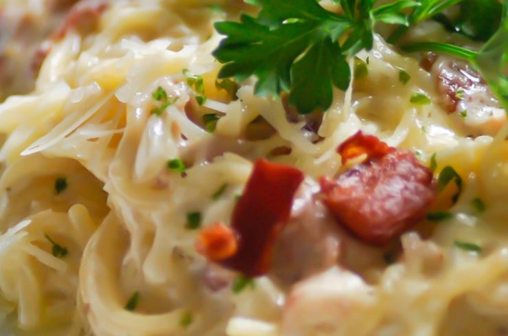 pasta condita con besciamella e prosciutto