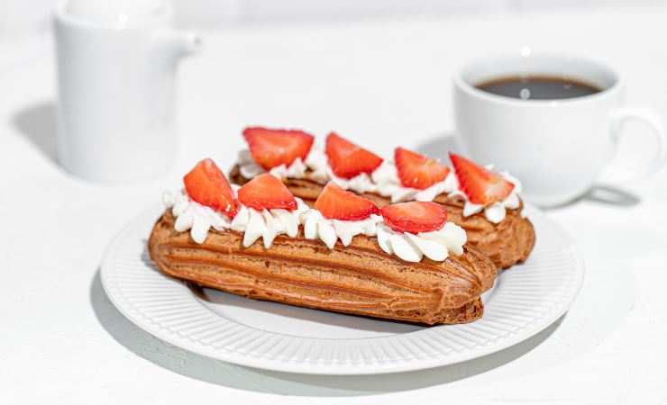 pasticcini con crema e fragole
