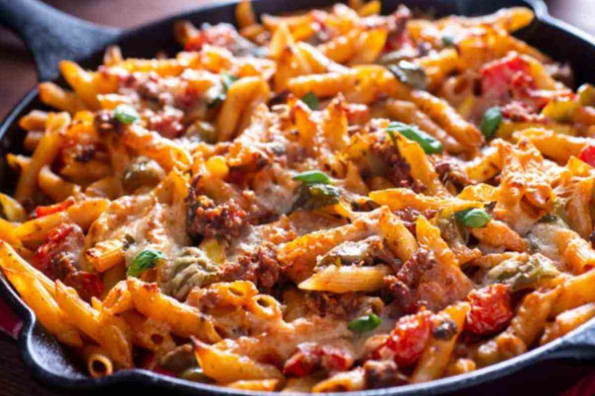 pasta al forno in un tegame