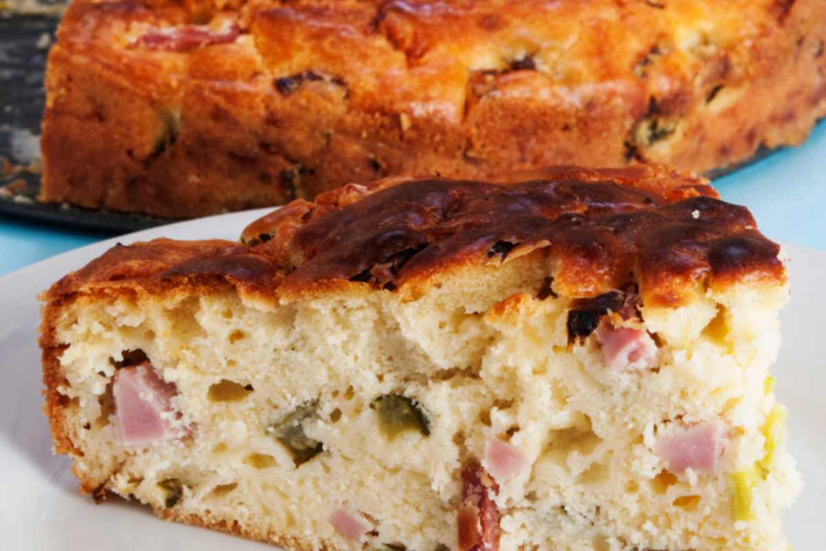 fetta di torta rustica farcita