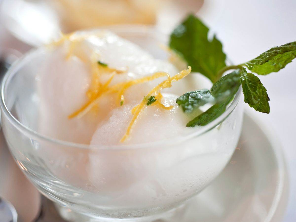 coppa di sorbetto al limone