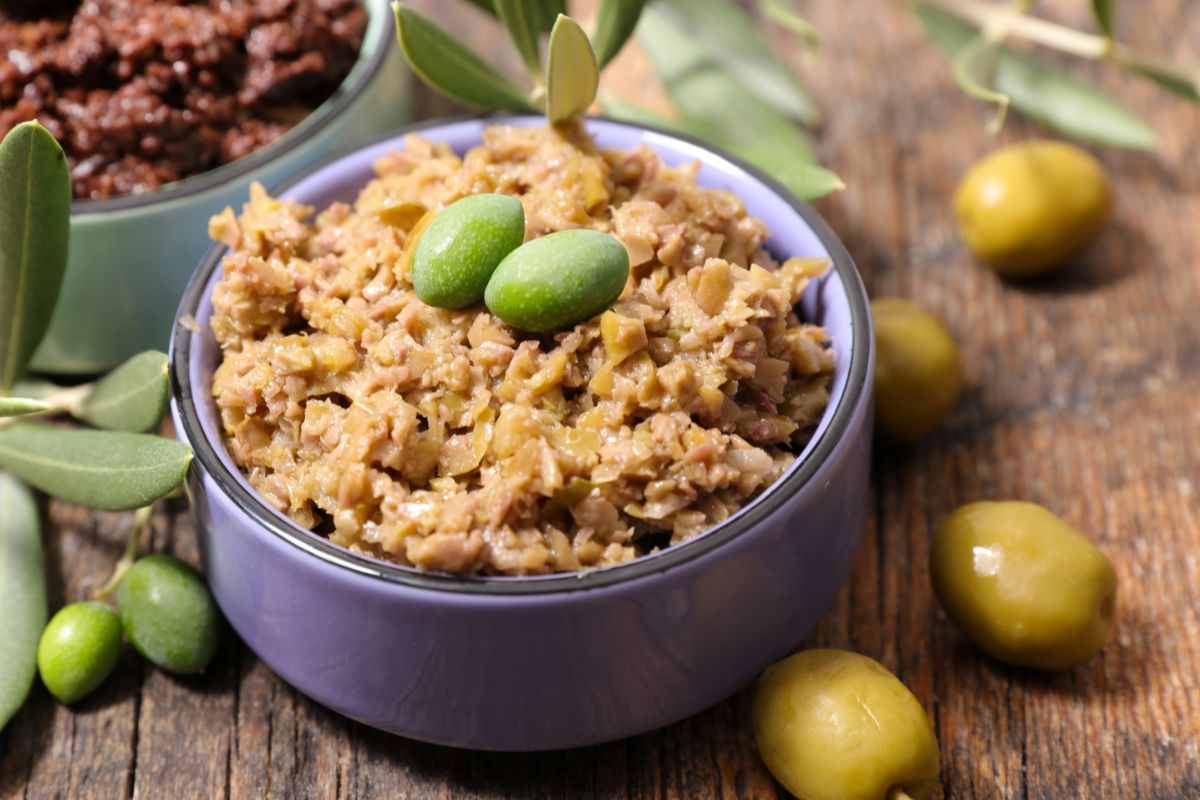 ciotola con tapenade provenzale