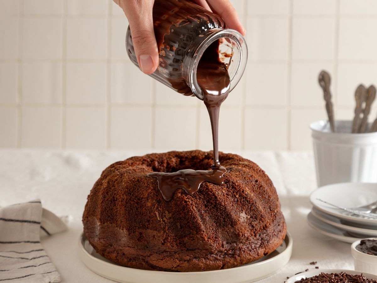 ciambellone con cioccolato fuso sopra