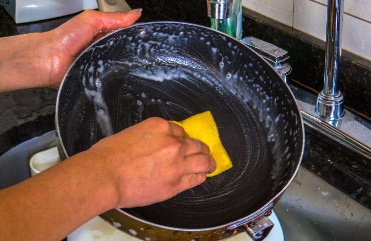 lavare la padella