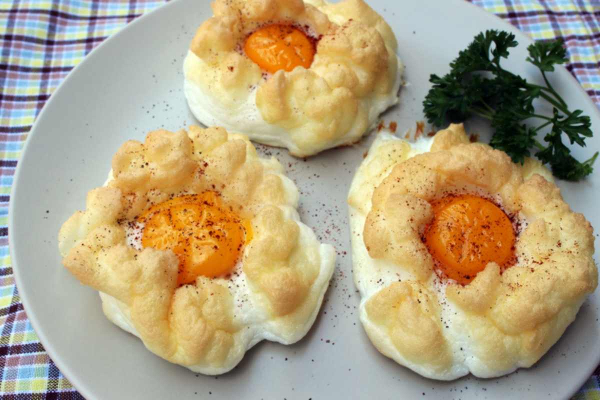 piatto con uova nuvola