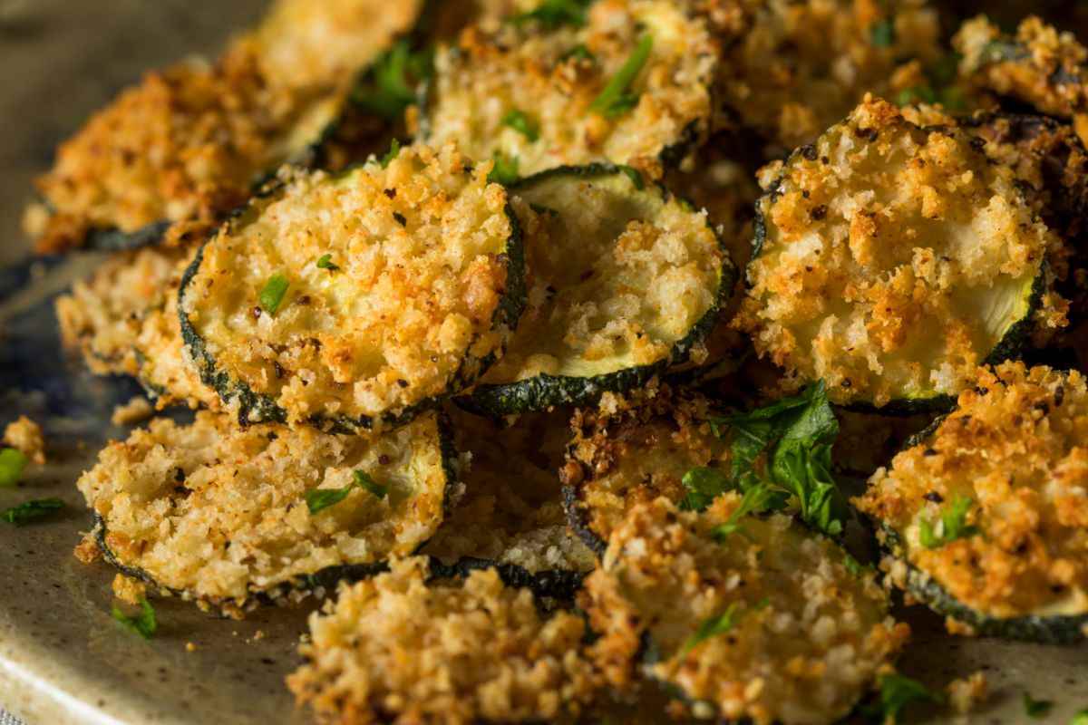 zucchine gratinate su un piatto