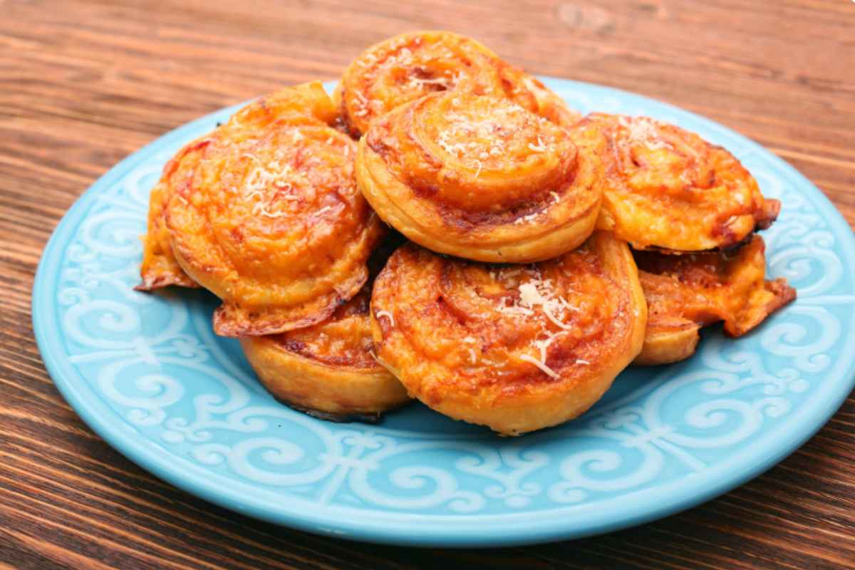 Rotolini di pasta sfoglia