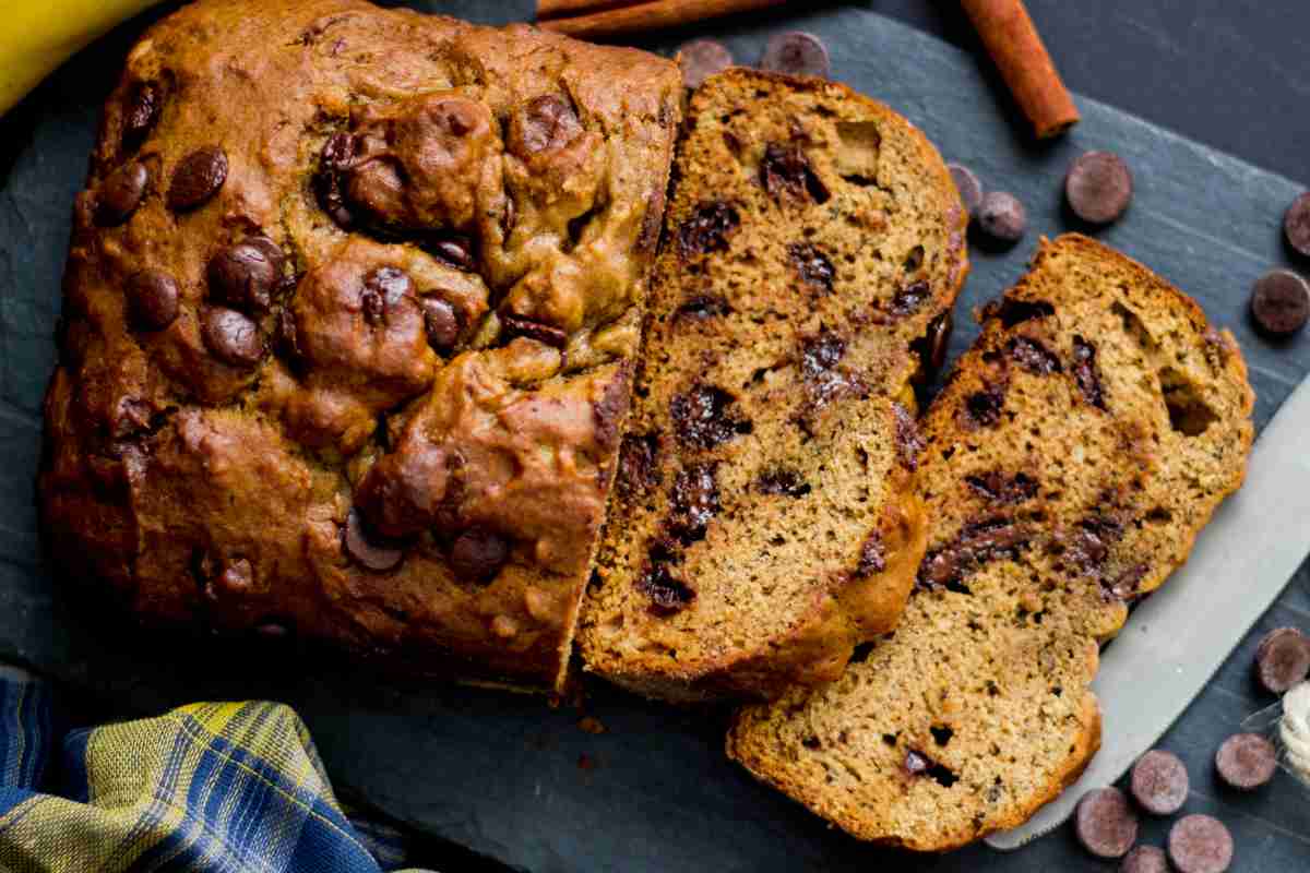 Un dolce rustico dal sapore sorprendente, ecco cosa metto nell'impasto per creare la torta perfetta per la colazione