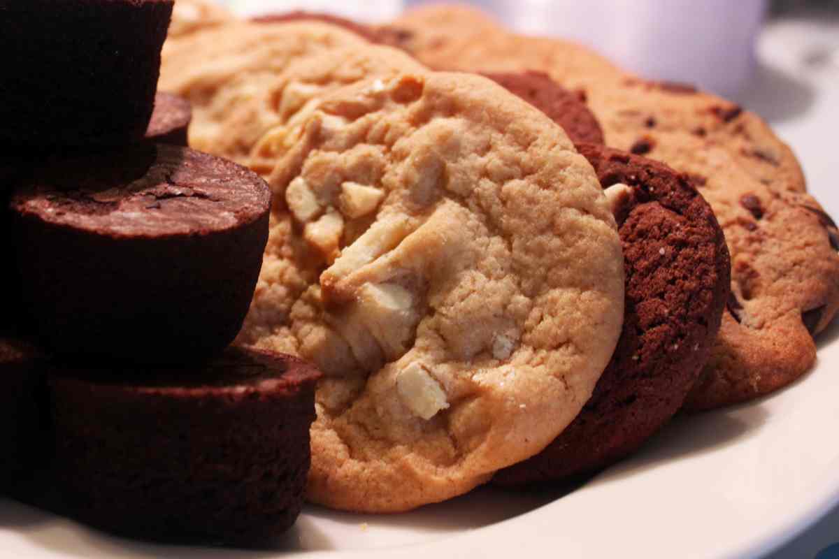 Biscotti senza uova in un vassoio