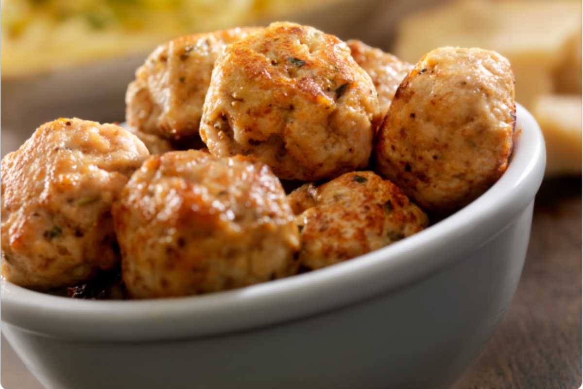 Polpette su un vassoio