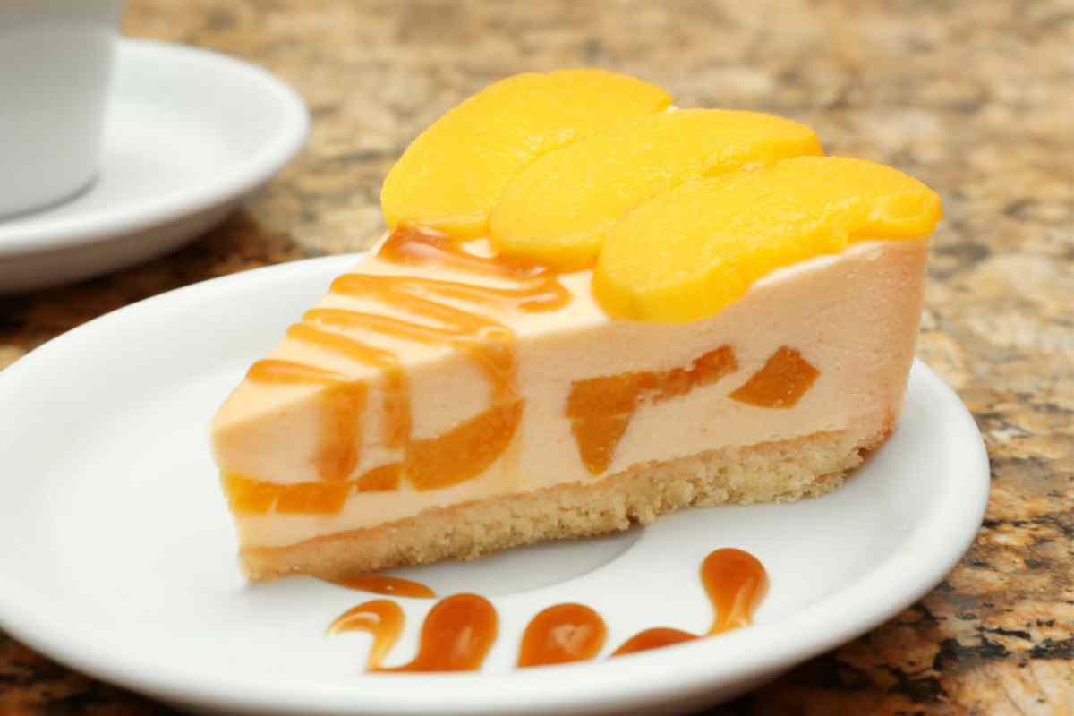 fetta di Cheesecake alle pesche con mascarpone
