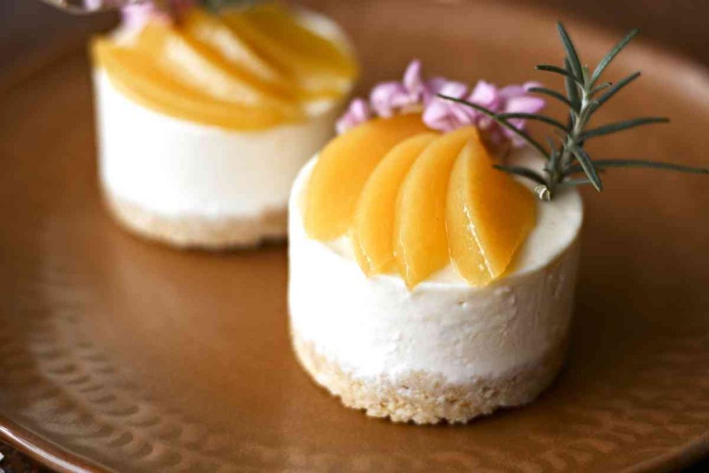 monoporzioni di cheesecake alle pesche con mascarpone