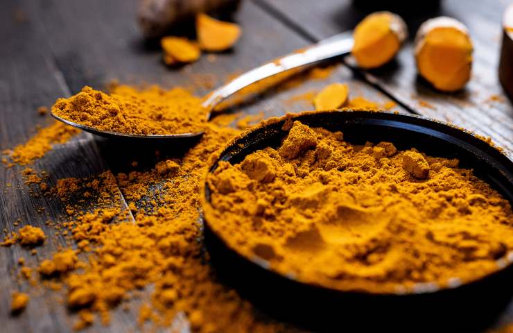Della curcuma in polvere