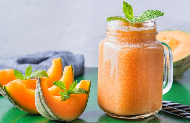 Bevanda fresca per l'abbronzatura