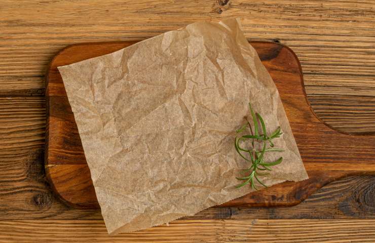 Carta forno su tagliere