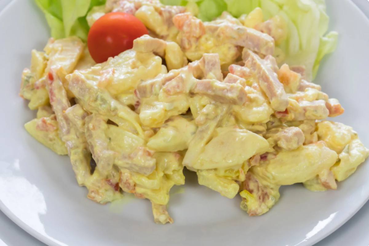 Insalata mista con pollo e maionese