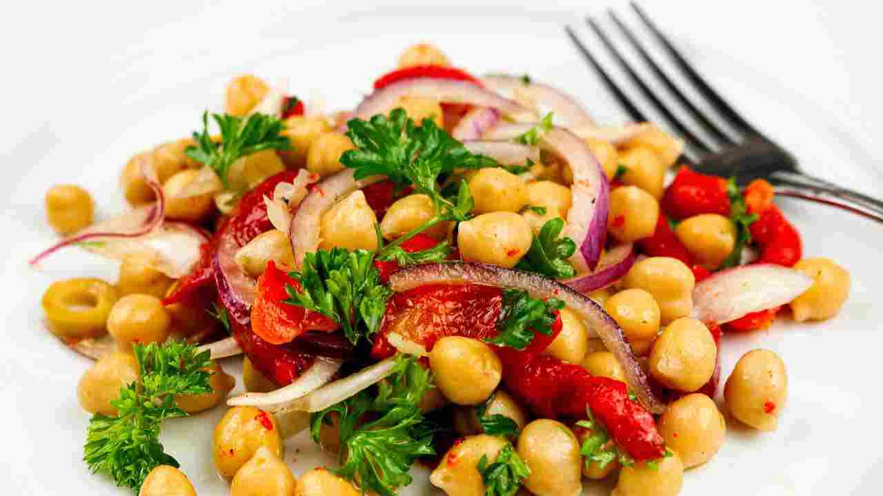 Insalata estiva con due soli ingredienti