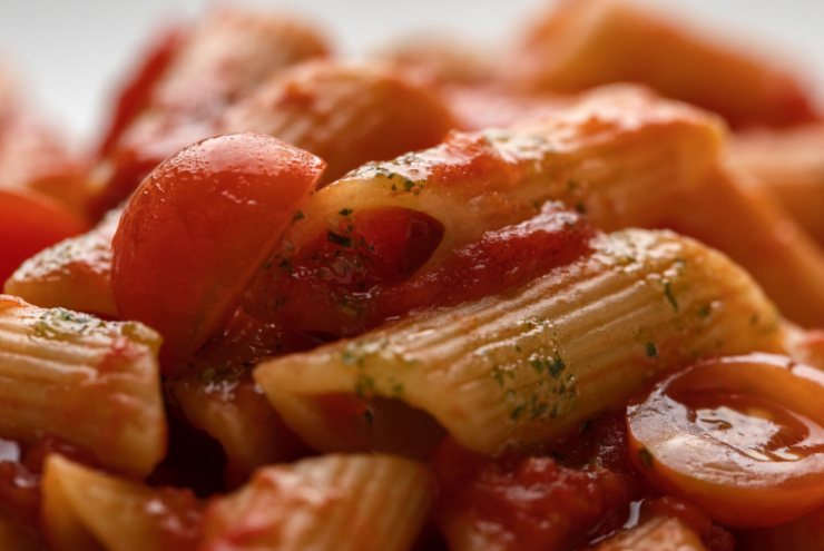 Penne con pomodorini e origano