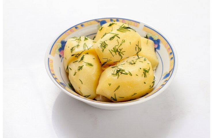Delle patate lesse in una ciotola