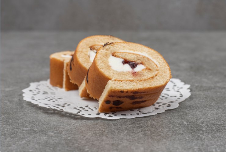 Fette di rotolo dolce farcito