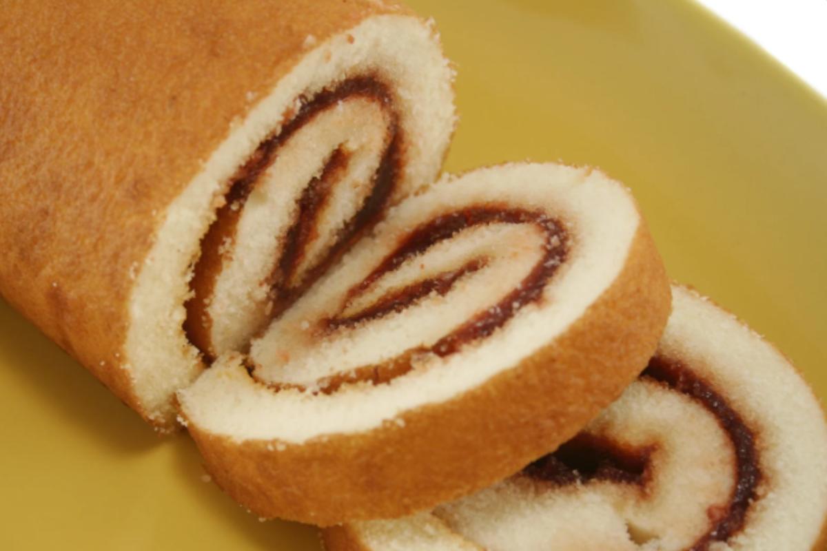 Rotolo dolce farcito con marmellata