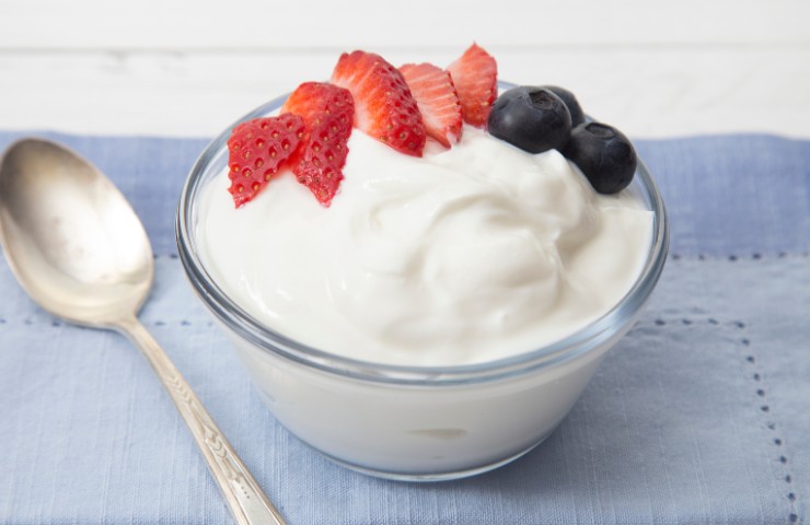 Yogurt magro e frutti di bosco