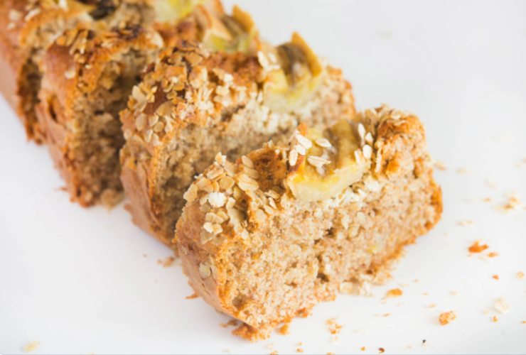 Fette di torta di avena e banana