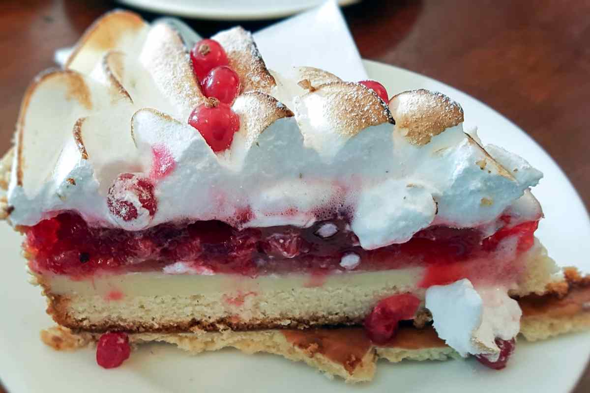 La torta meringata diventerà la tua nuova ossessione, dopo il primo assaggio è già dipendenza