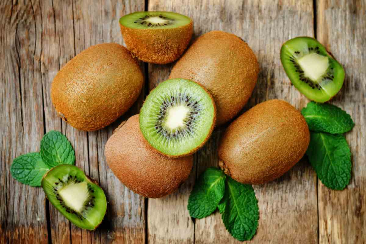 Il trucco con la buccia di kiwi che ti farà svoltare alla grande, provalo subito