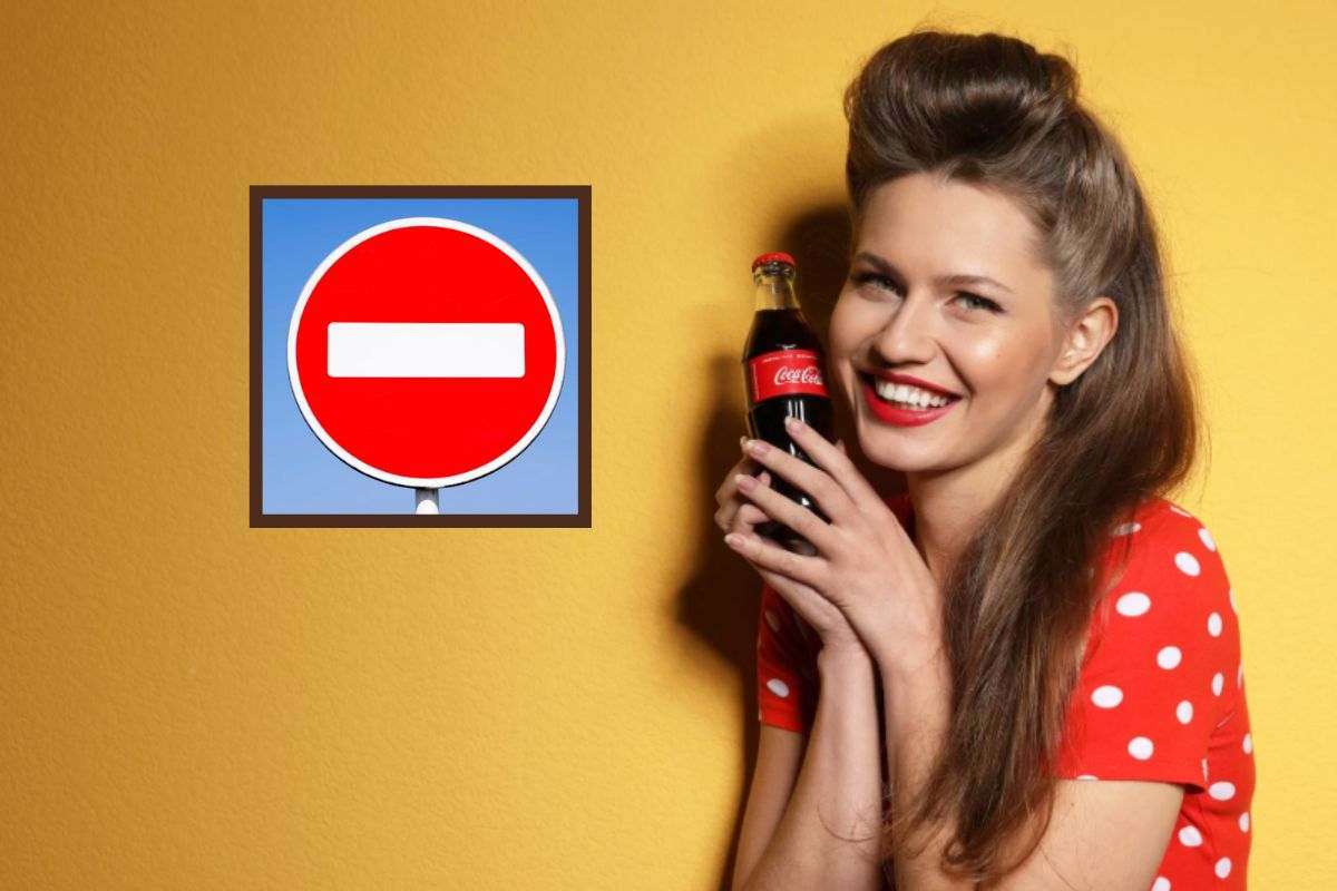ragazza che sorride con in mano una bottiglietta di coca cola e nel riquadro il simbolo del divieto